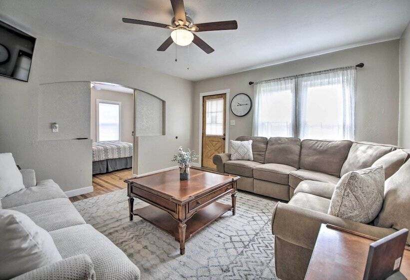 Farm Style Ste. Genevieve Retreat W/ Fire Pit!