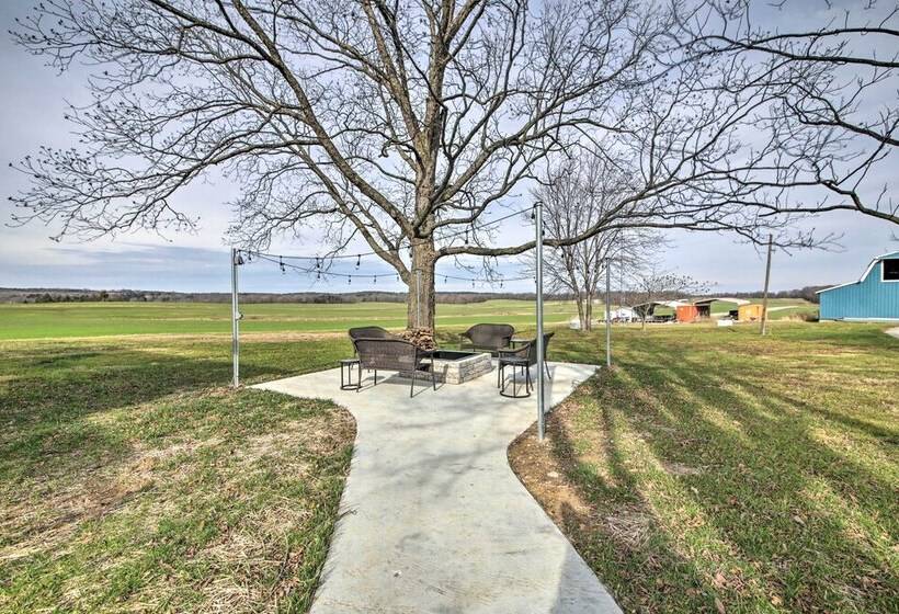 Farm Style Ste. Genevieve Retreat W/ Fire Pit!