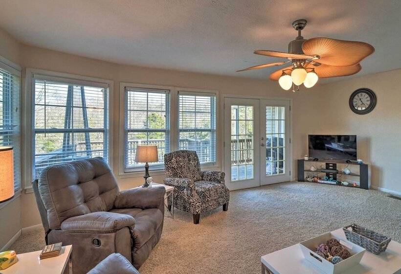 Fisherman Friendly Bull Shoals Escape On Lakefront