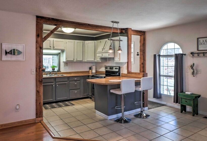 Fisherman Friendly Bull Shoals Escape On Lakefront