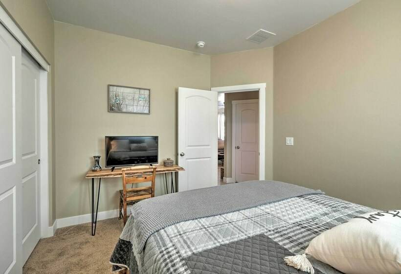 Flagstaff Family Hideaway W/ Guest House!