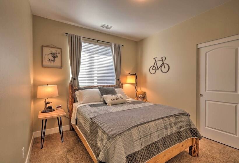 Flagstaff Family Hideaway W/ Guest House!