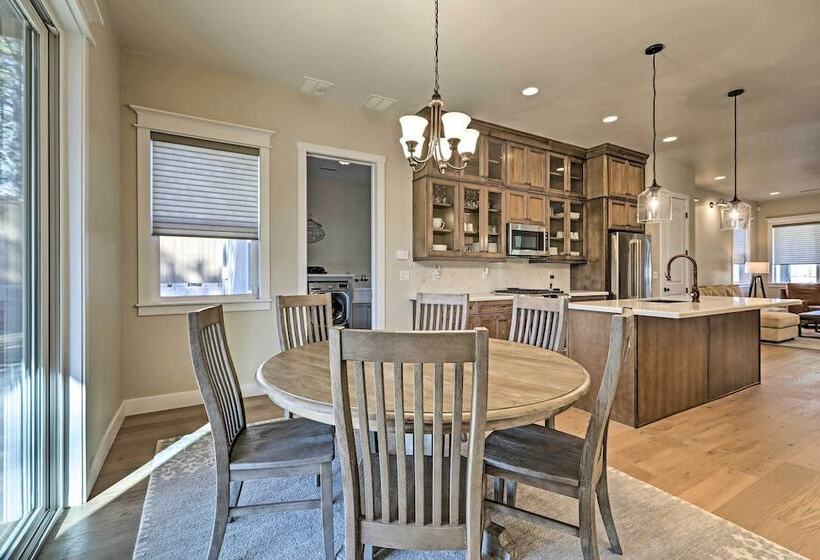 Flagstaff Oasis W/ Hot Tub   3 Mi To Downtown!