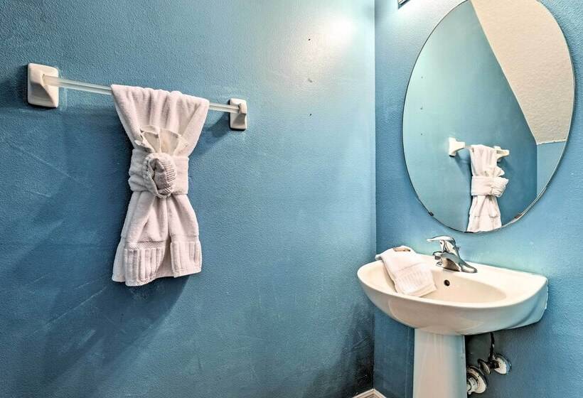 14 Mi To Disney Parks: Spacious Kissimmee Home