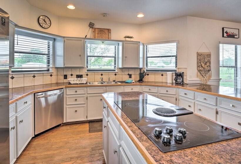 Gingerland Ranch In Del Valle: Game Room & Porch