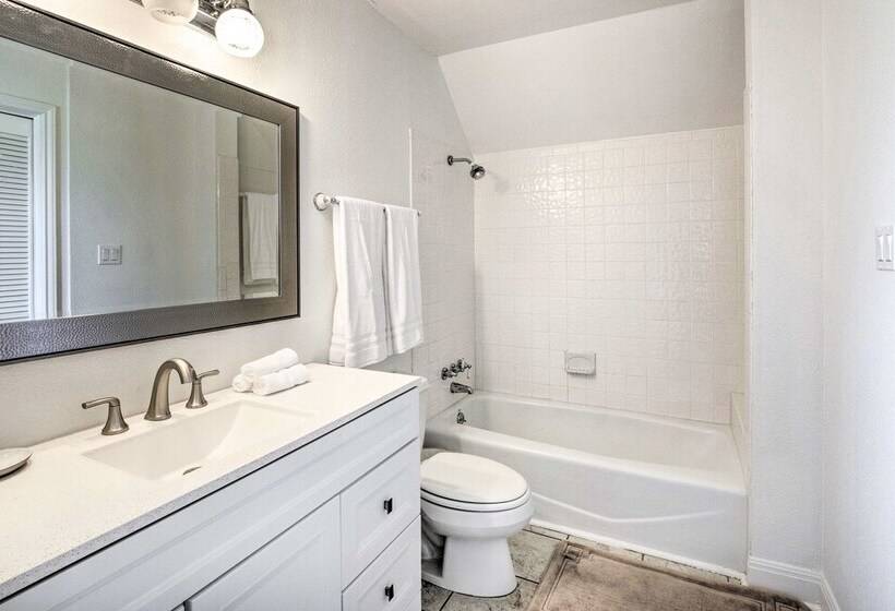 Gingerland Ranch In Del Valle: Game Room & Porch