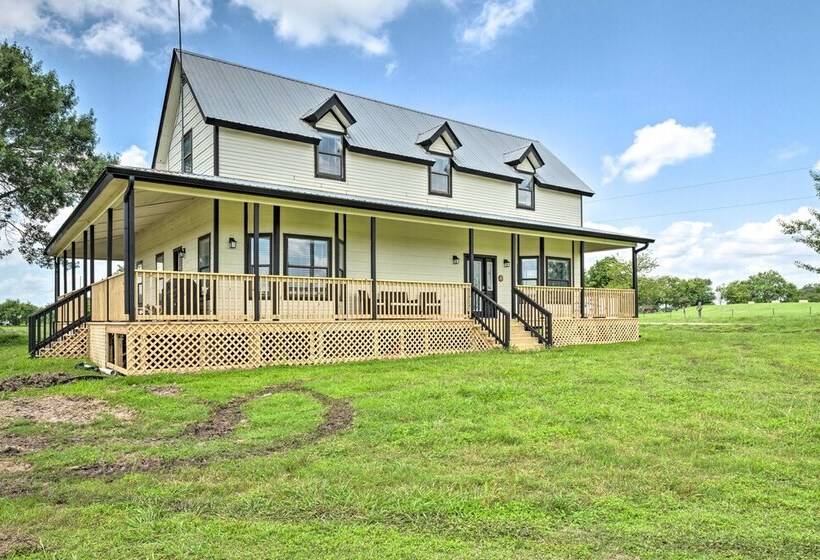 Gingerland Ranch In Del Valle: Game Room & Porch