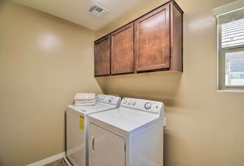 Glendale Home W/ Putting Green & Pool Access!