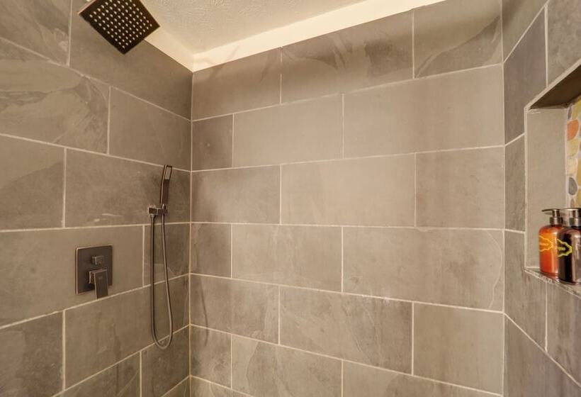 Gorgeous Boone Area Cabin W/ 2 Decks + Fireplaces!