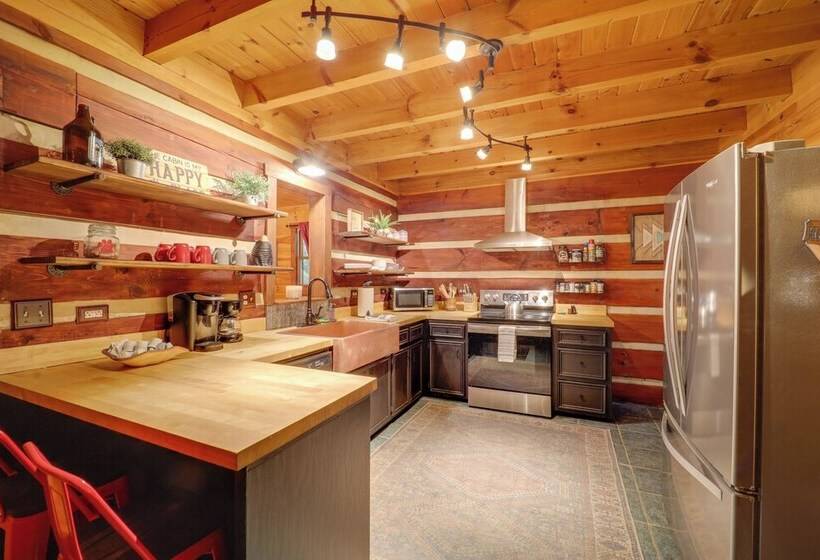 Gorgeous Boone Area Cabin W/ 2 Decks + Fireplaces!