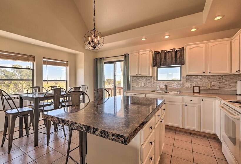 Williams Grand Canyon Escape: Stargaze & Hike!