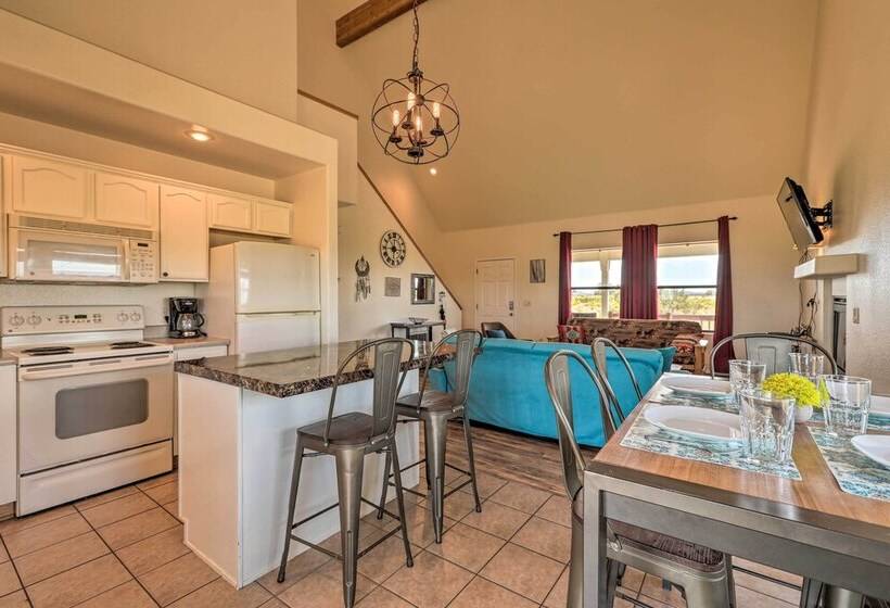 Williams Grand Canyon Escape: Stargaze & Hike!