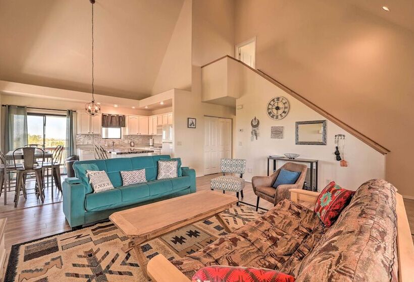 Williams Grand Canyon Escape: Stargaze & Hike!