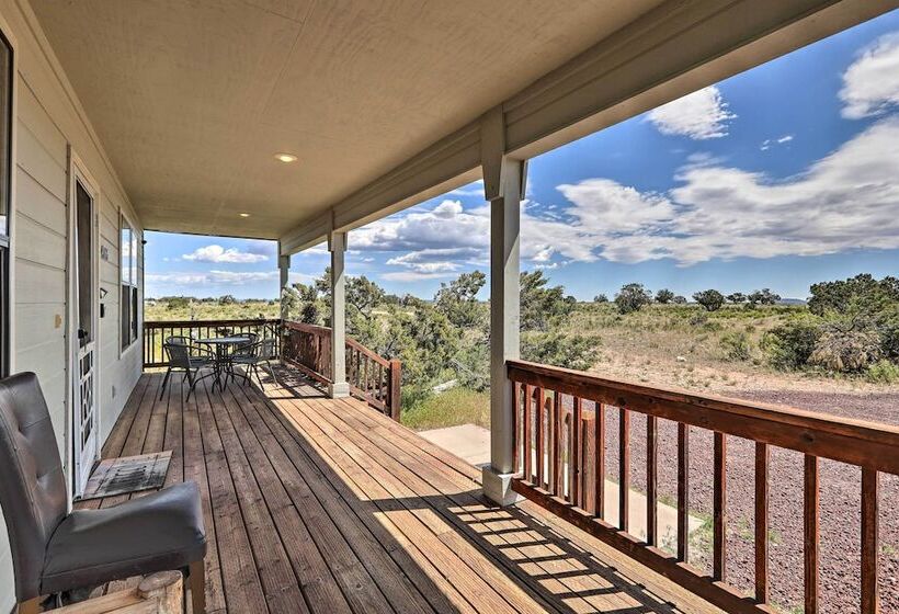 Williams Grand Canyon Escape: Stargaze & Hike!