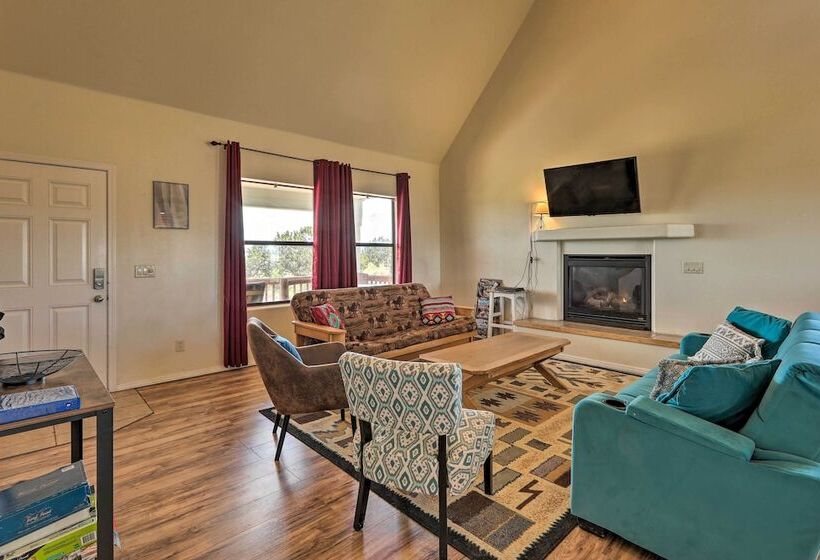 Williams Grand Canyon Escape: Stargaze & Hike!