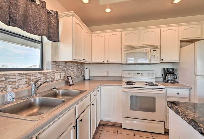 Williams Grand Canyon Escape: Stargaze & Hike!