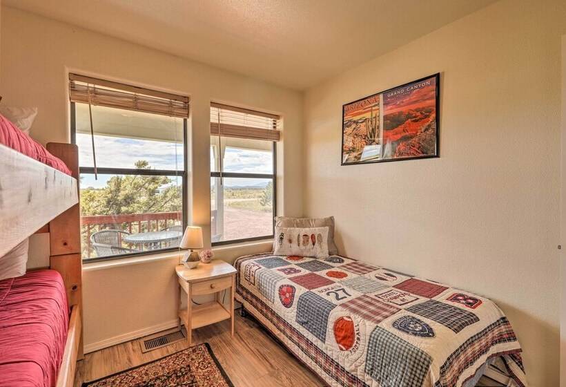 Williams Grand Canyon Escape: Stargaze & Hike!