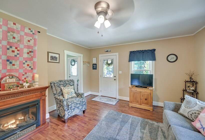 Grandma S Farm House  On 125 Acres W/ Fire Pit!