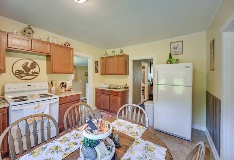 Grandma S Farm House  On 125 Acres W/ Fire Pit!