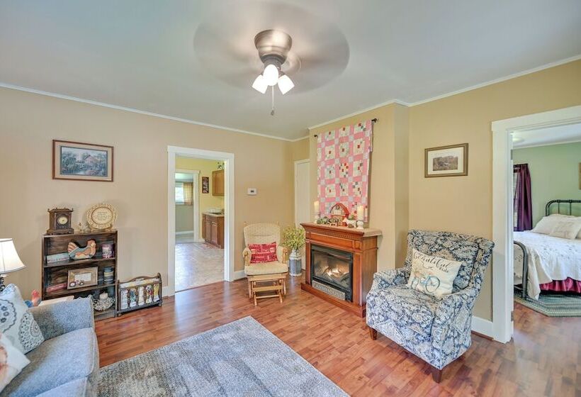 Grandma S Farm House  On 125 Acres W/ Fire Pit!