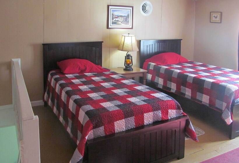 Grandma S Farm House  On 125 Acres W/ Fire Pit!