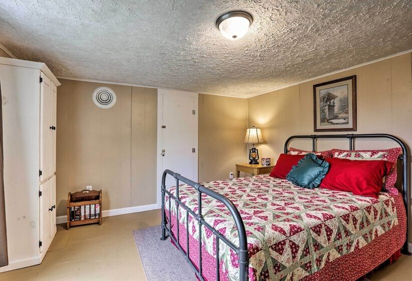 Grandma S Farm House  On 125 Acres W/ Fire Pit!