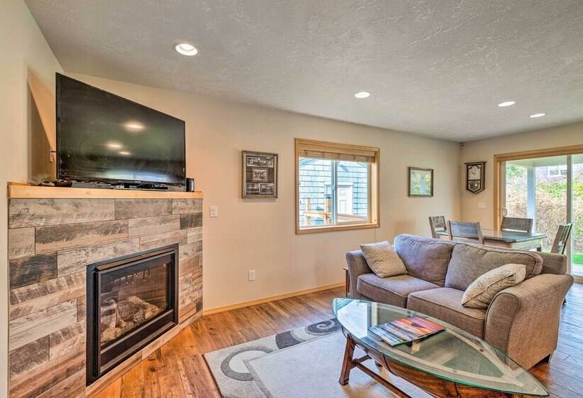 Hammond Home 2 Blocks To Marina & Columbia River!