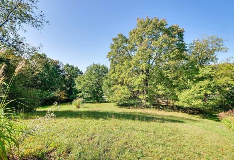 Hidden Hollow  Family Home In Amish Country!