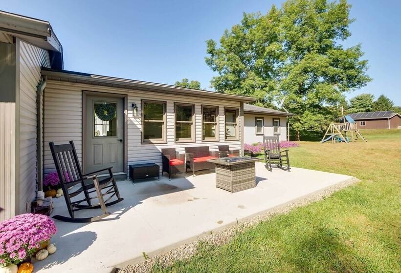 Hidden Hollow  Family Home In Amish Country!