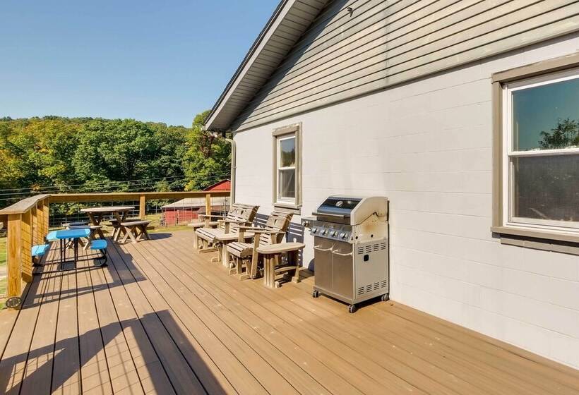 Hidden Hollow  Family Home In Amish Country!