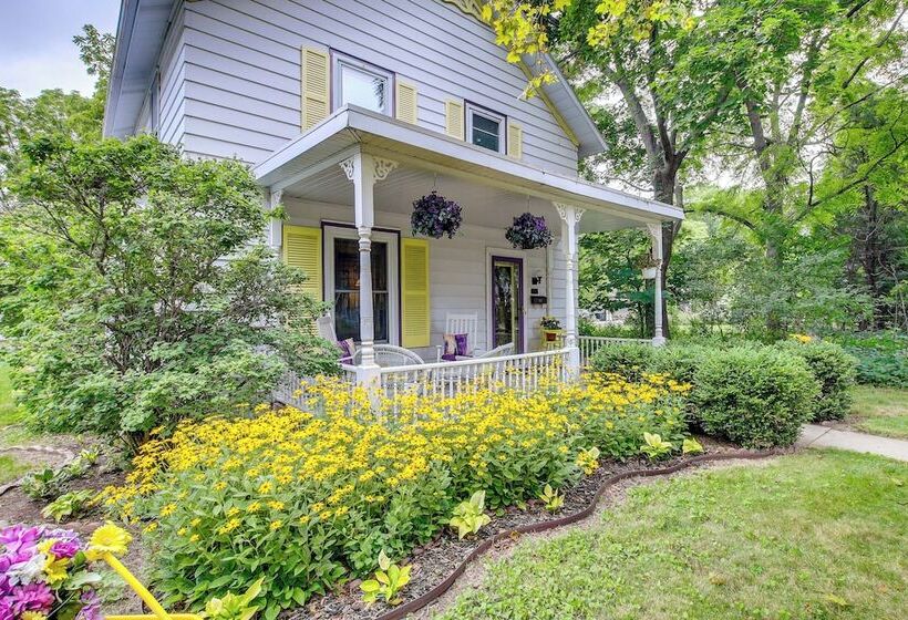 Historic Home W/ Sunroom   5 Mi To Lambeau Field!