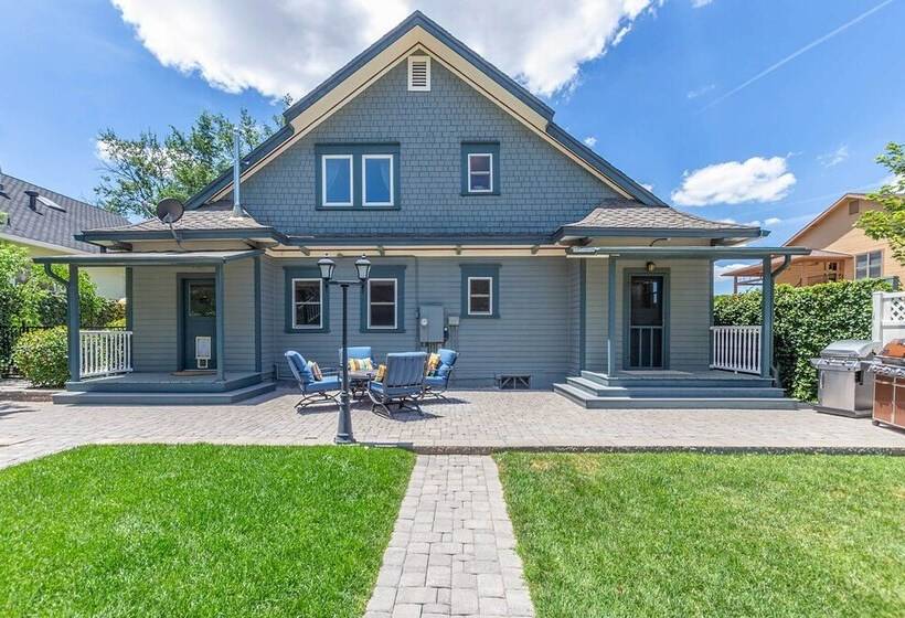 Walk To Dtwn: Historic Prescott Home W/ Yard!