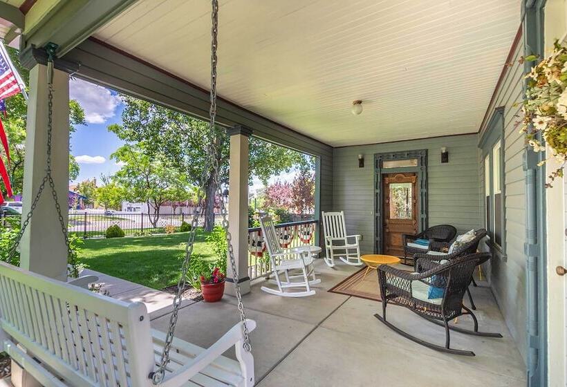 Walk To Dtwn: Historic Prescott Home W/ Yard!