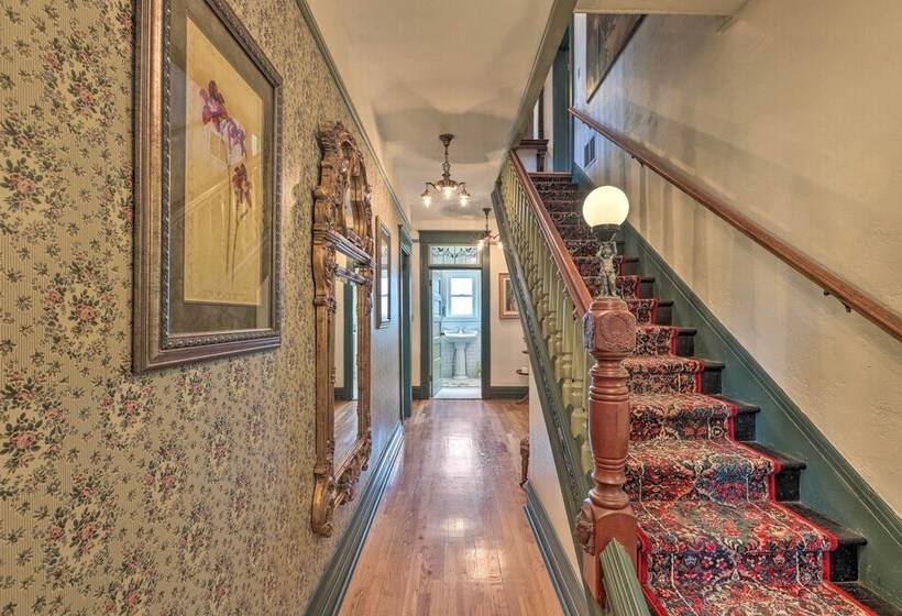 Walk To Dtwn: Historic Prescott Home W/ Yard!