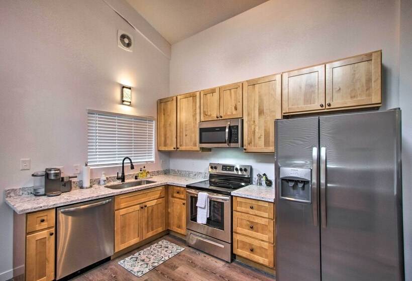 Home W/ Hot Tub < 5 Miles To Rainier National Park