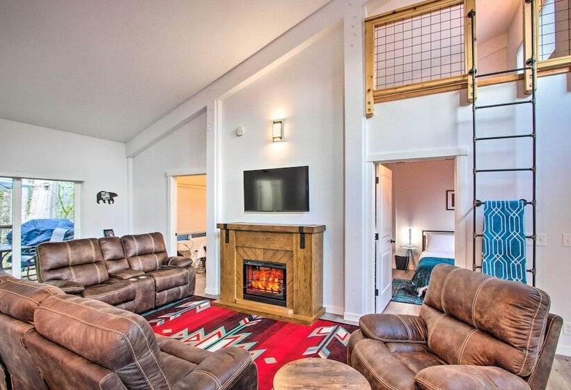 Home W/ Hot Tub < 5 Miles To Rainier National Park