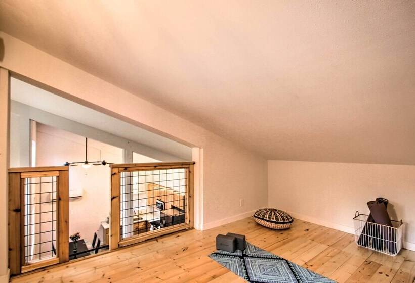 Home W/ Hot Tub < 5 Miles To Rainier National Park