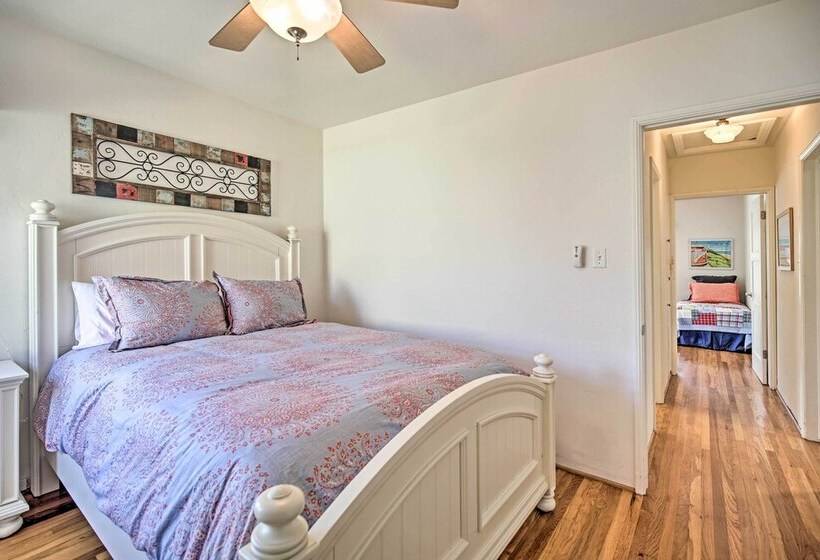 Oceanside Home W/ Yard   Walk To Beach & Pier