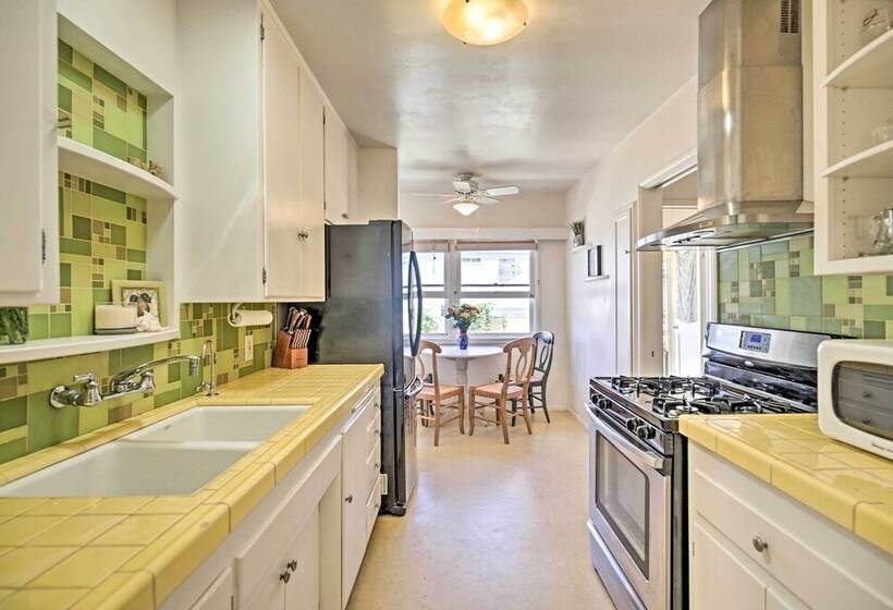 Oceanside Home W/ Yard   Walk To Beach & Pier