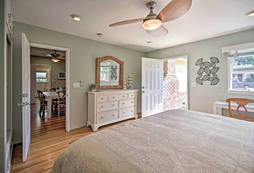 Oceanside Home W/ Yard   Walk To Beach & Pier