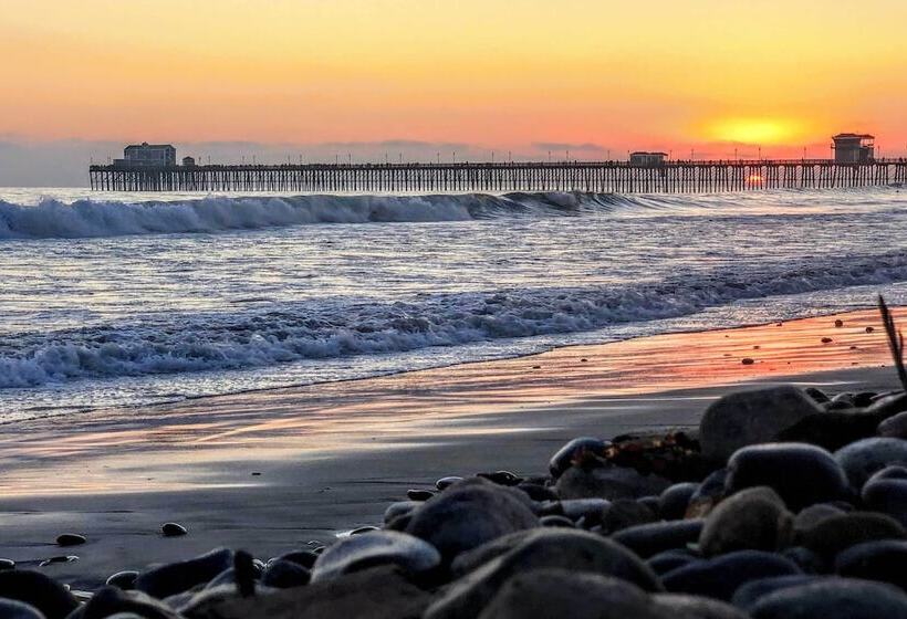 Oceanside Home W/ Yard   Walk To Beach & Pier