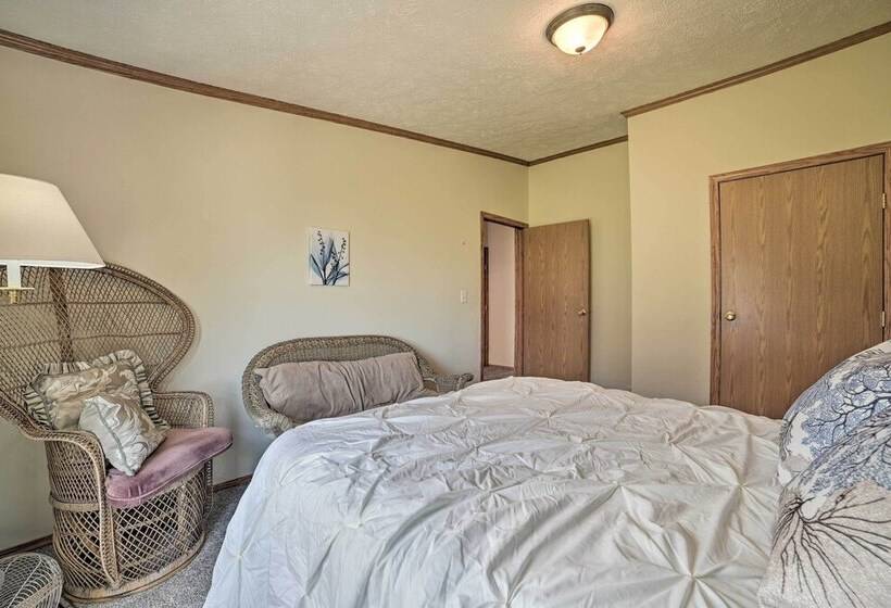 Houghton Lake House W/fire Pit   2 Mi To Trails!