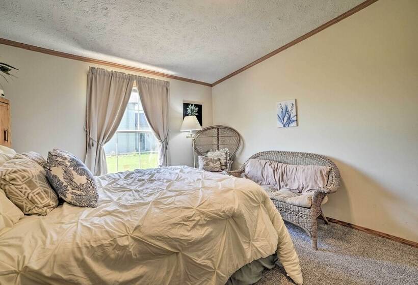 Houghton Lake House W/fire Pit   2 Mi To Trails!