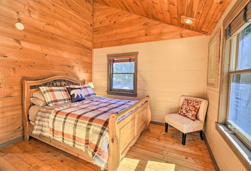 Ski, Hike, & Visit Vineyards: Banner Elk Cabin