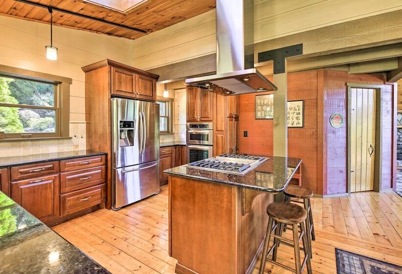 Ski, Hike, & Visit Vineyards: Banner Elk Cabin