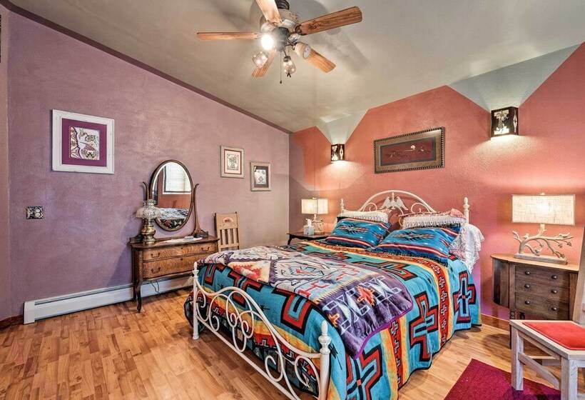 House On 1 1/2 Acres   30 Mins To Taos Ski Valley!