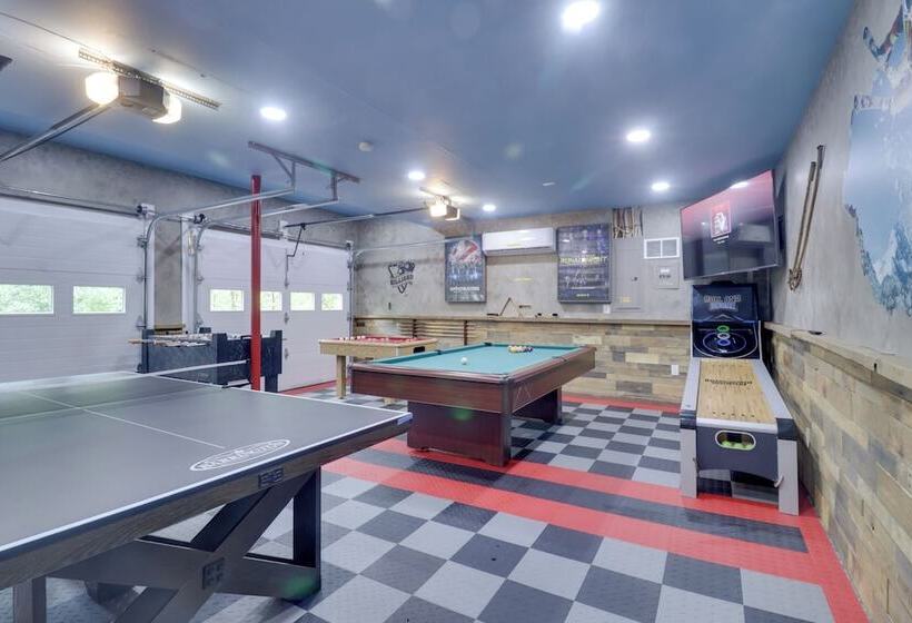 17 Seat Theater, Hot Tub & Game Room: Ideal Home!