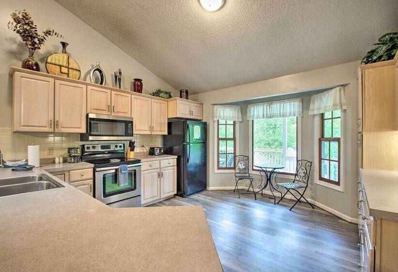 17 Seat Theater, Hot Tub & Game Room: Ideal Home!