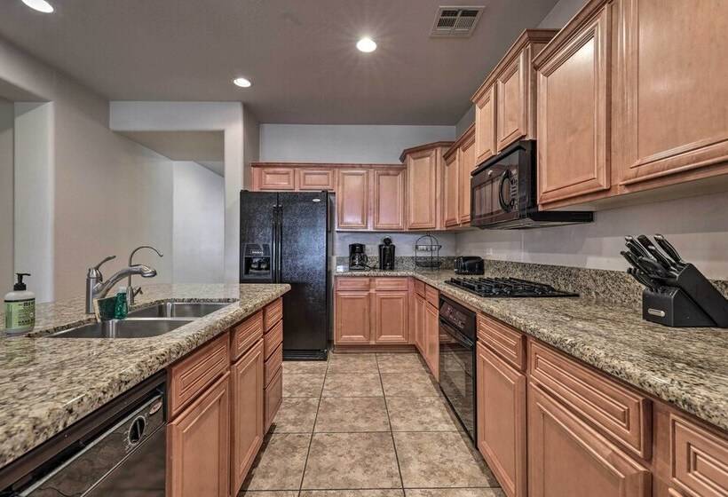 Idyllic Gilbert Abode W/ Private Pool: Near Golf!