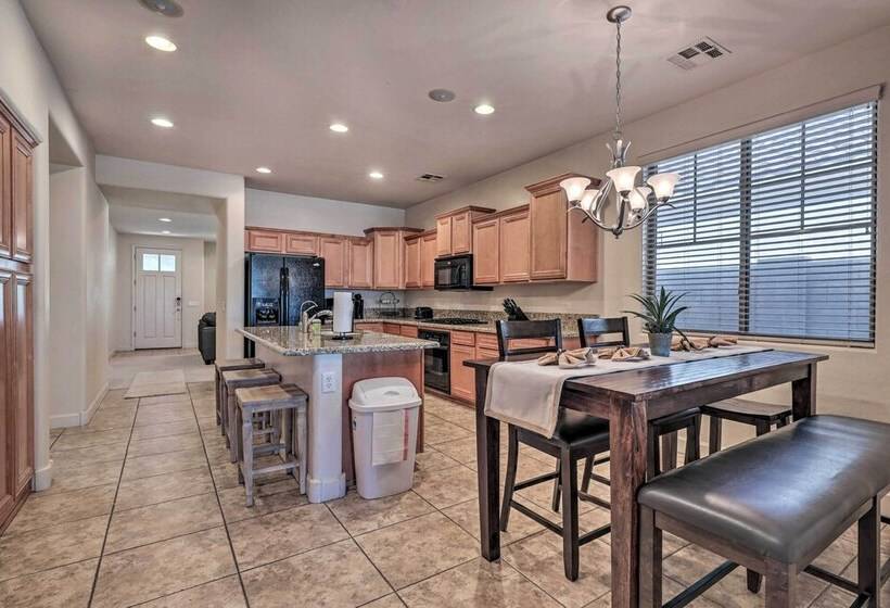 Idyllic Gilbert Abode W/ Private Pool: Near Golf!